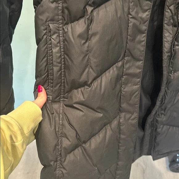 Patagonia Women's down black parka - Picture 3 of 9